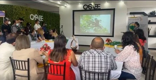 Entrega del Plan de Educación Ambiental por parte del Sr. Prefecto al Ministro de Ambiente