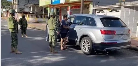 La ciudadanía de la provincia de Pastaza colabora con las operaciones militares