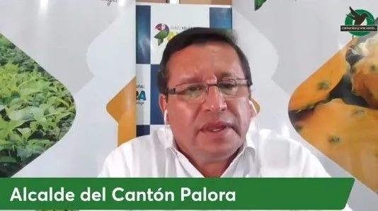 Con el Alcalde del Cantón Palora sobre varios temas
