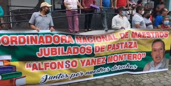 Maestros jubilados exigen pago de incentivo jubilar