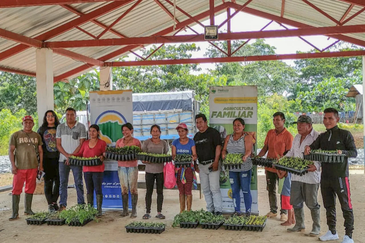 Prefectura de Pastaza impulsa la siembra de hortalizas en Simón Bolívar