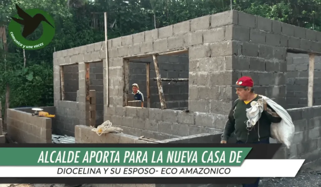 OZ , aporta personalmente para la construcción de una casita para Diocelina