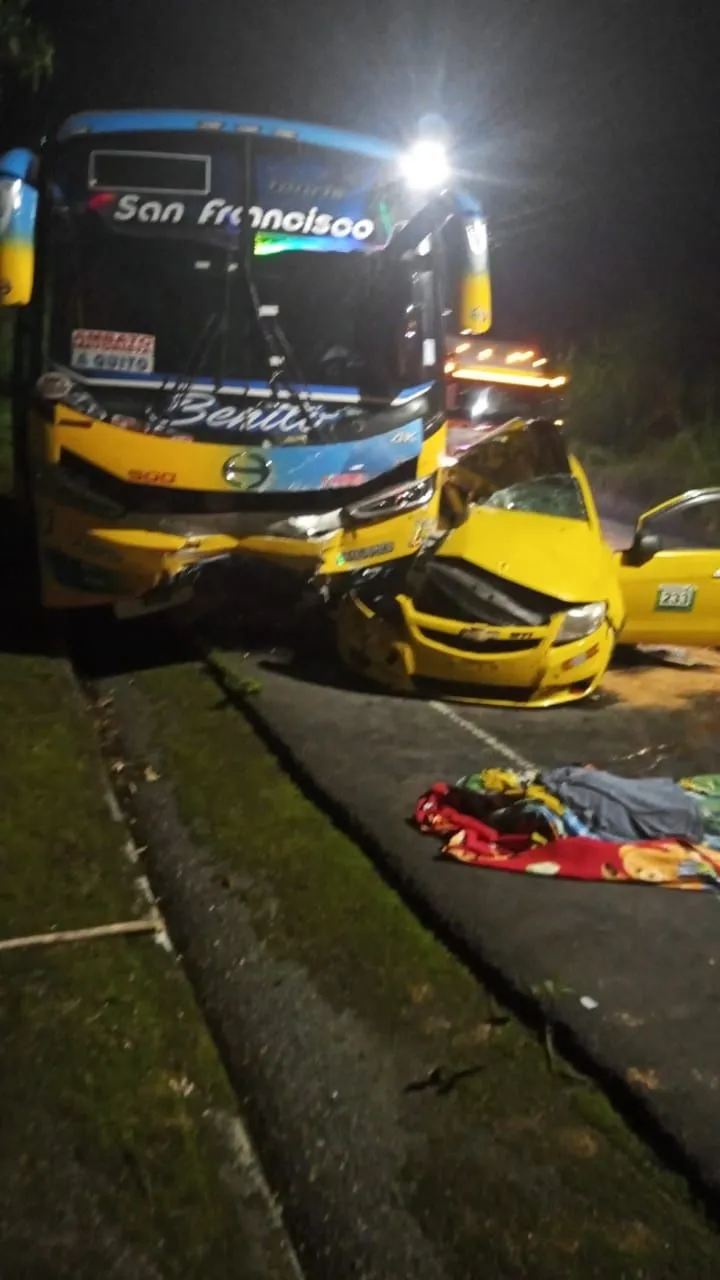 Chofer de un taxi muere en accidente de tránsito en la vía Puyo Baños