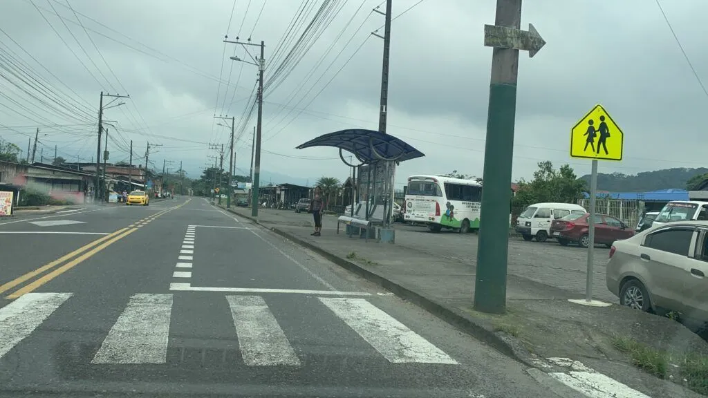 Inicia intervención de todas las paradas de buses de la ciudad de Puyo