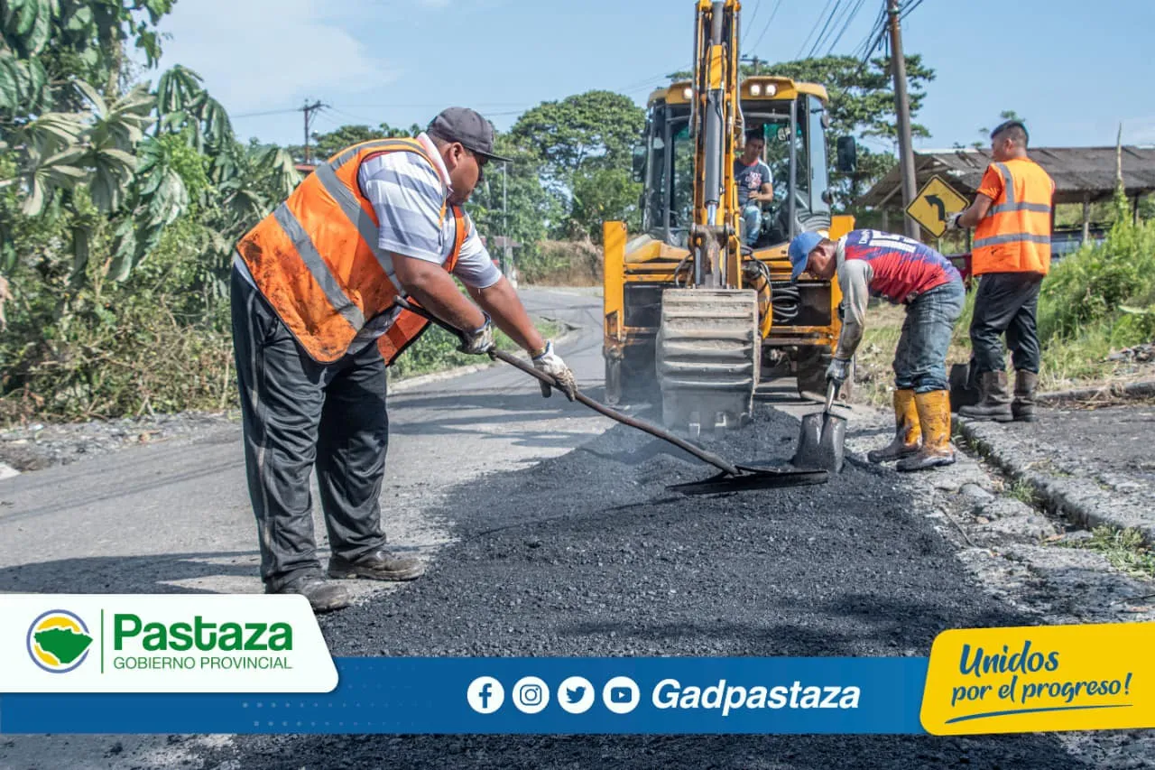 Prefectura, realiza trabajos de bacheo en la vía Los Ángeles- Unión Base