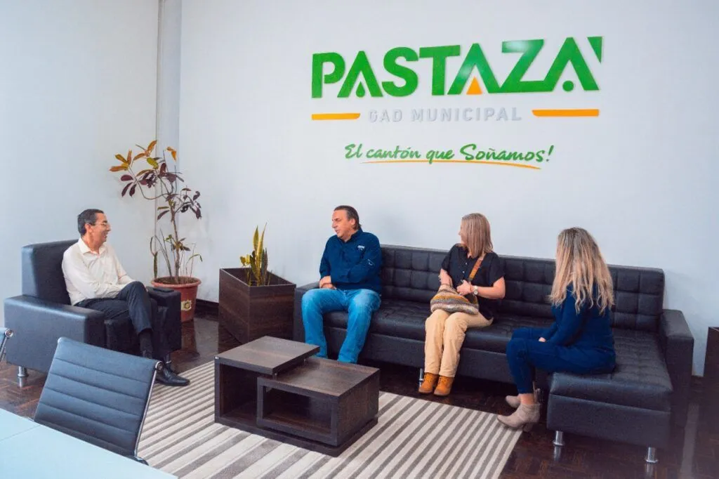 Reunión con técnicos del Banco Interamericano de Desarrollo en Puyo