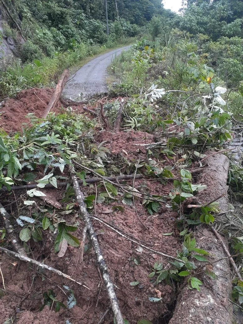 Vía San Virgilio - Atakapi - Likino cerrada por derrumbe