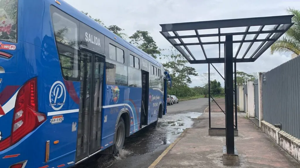 Se construyen nuevas paradas de buses en Puyo