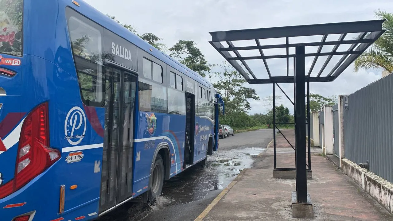 Se construyen nuevas paradas de buses en Puyo