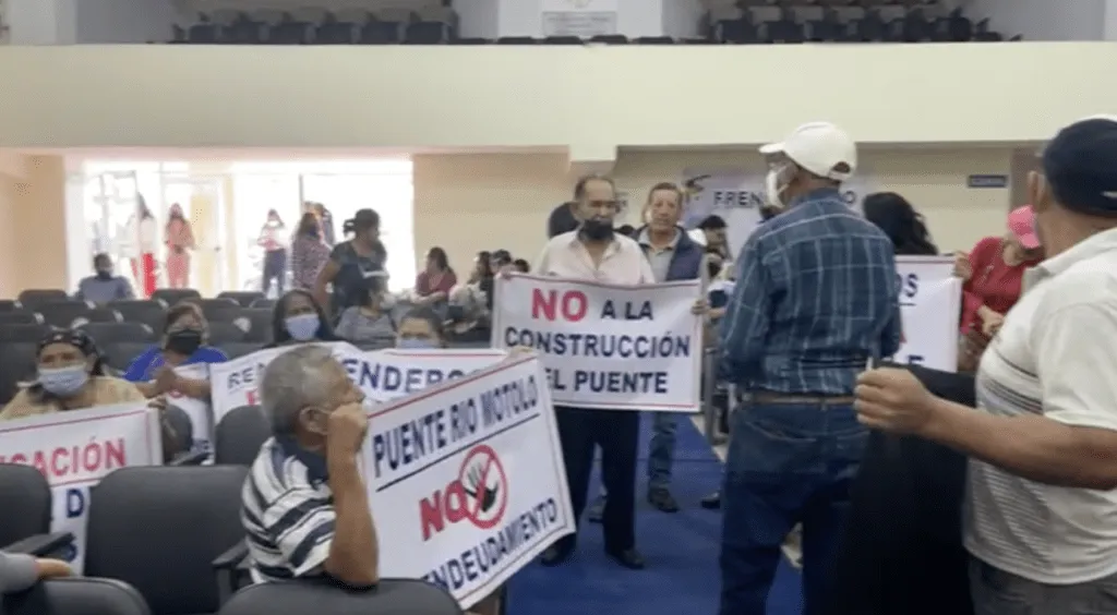 Reclamos al Alcalde y Concejales de Mera por varios temas del cantón