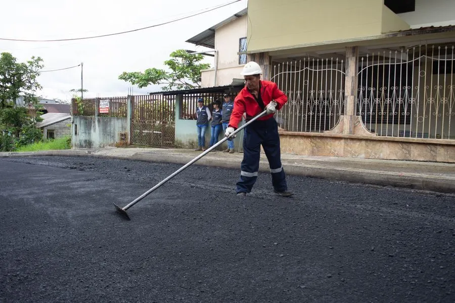 Trabajos de asfalto ocasionaron contaminación ambiental en estero de Puyo