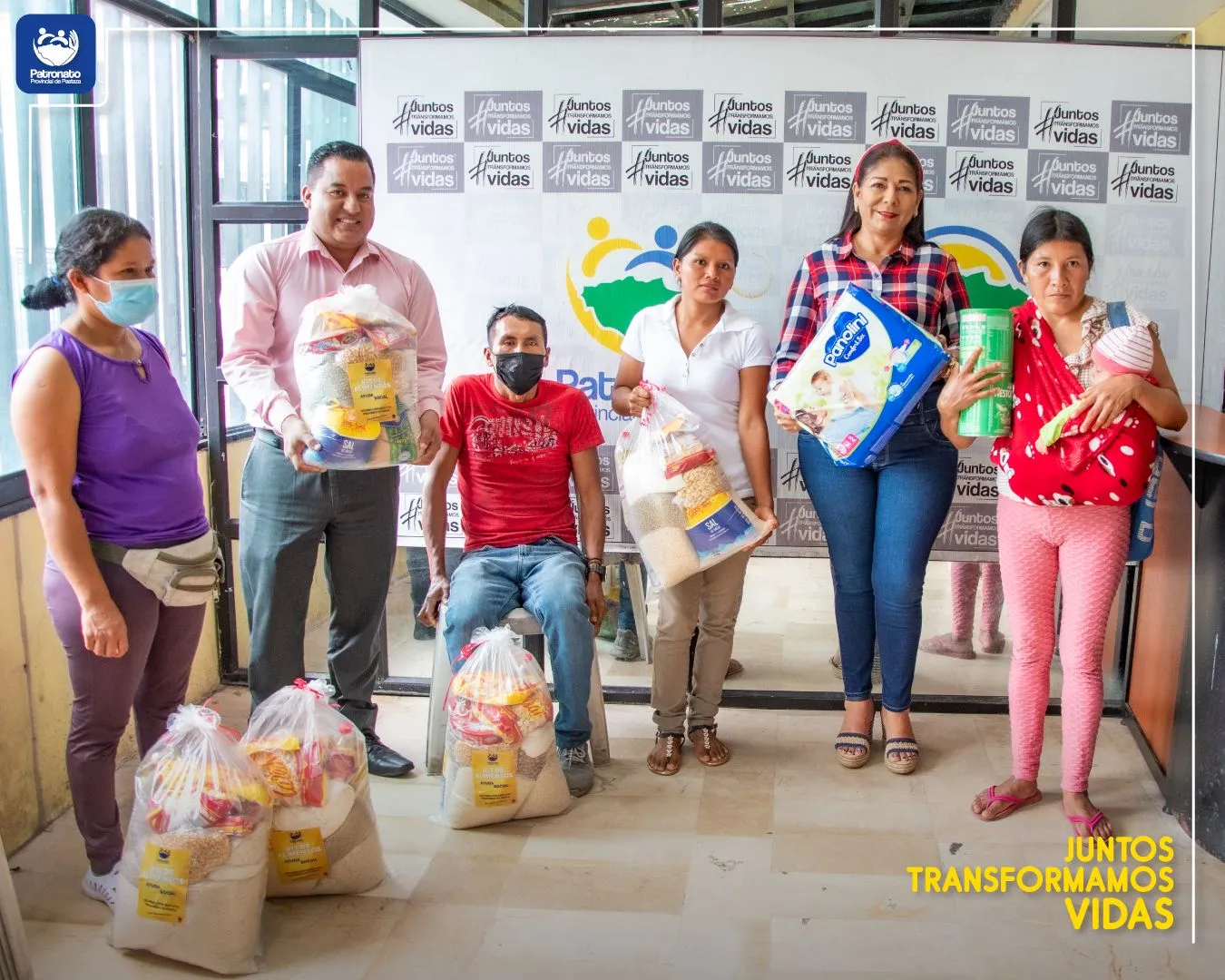 Patronato entrega kits de alimentación a varias familias de Pastaza