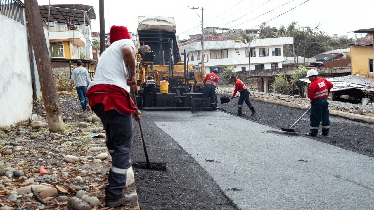 Asfalto para la ciudadela Pastaza
