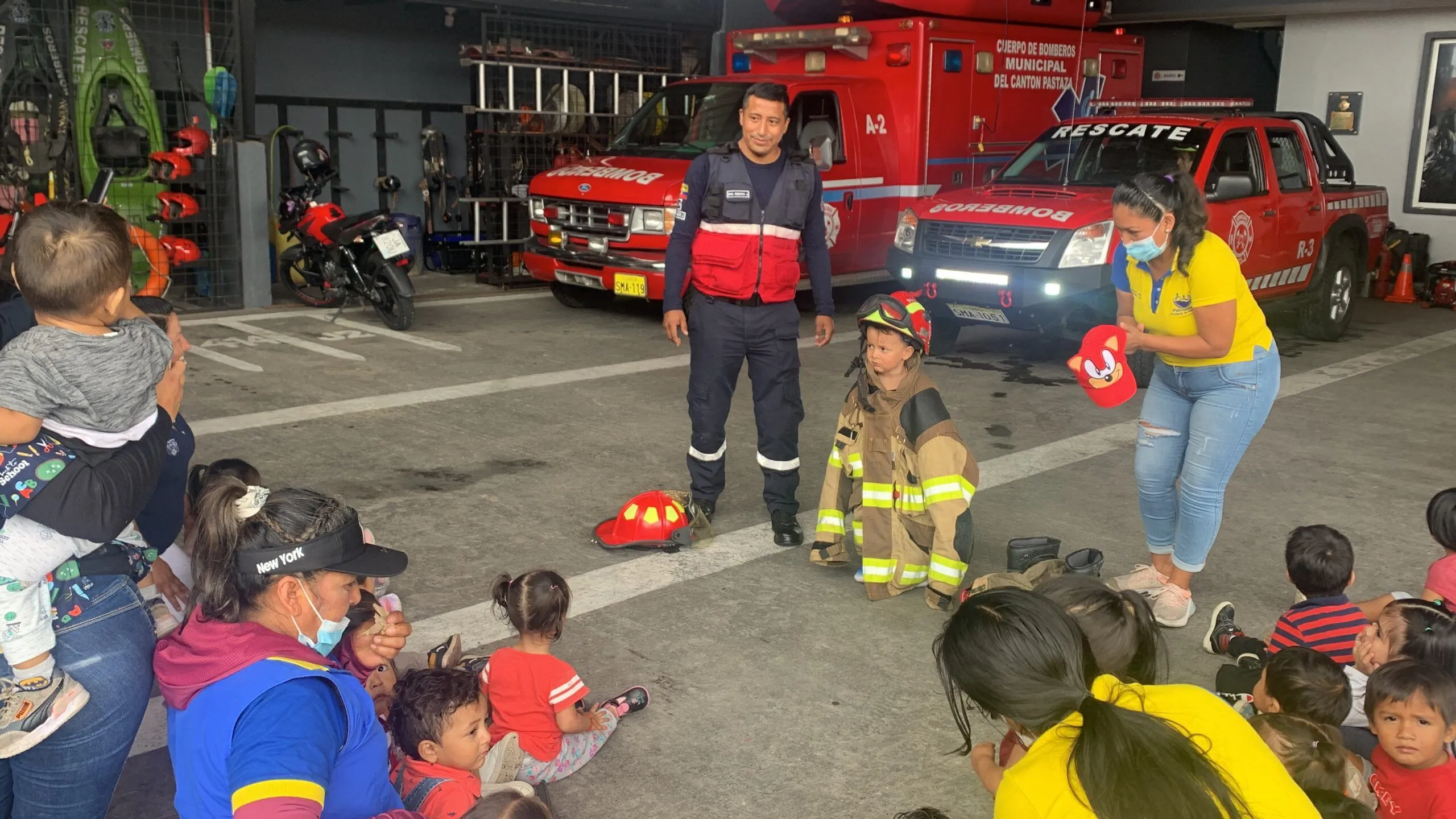 Futuros Bomberos visitan la estación