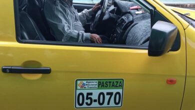Taxista de Puyo devolvió un celular que se encontró en su unidad