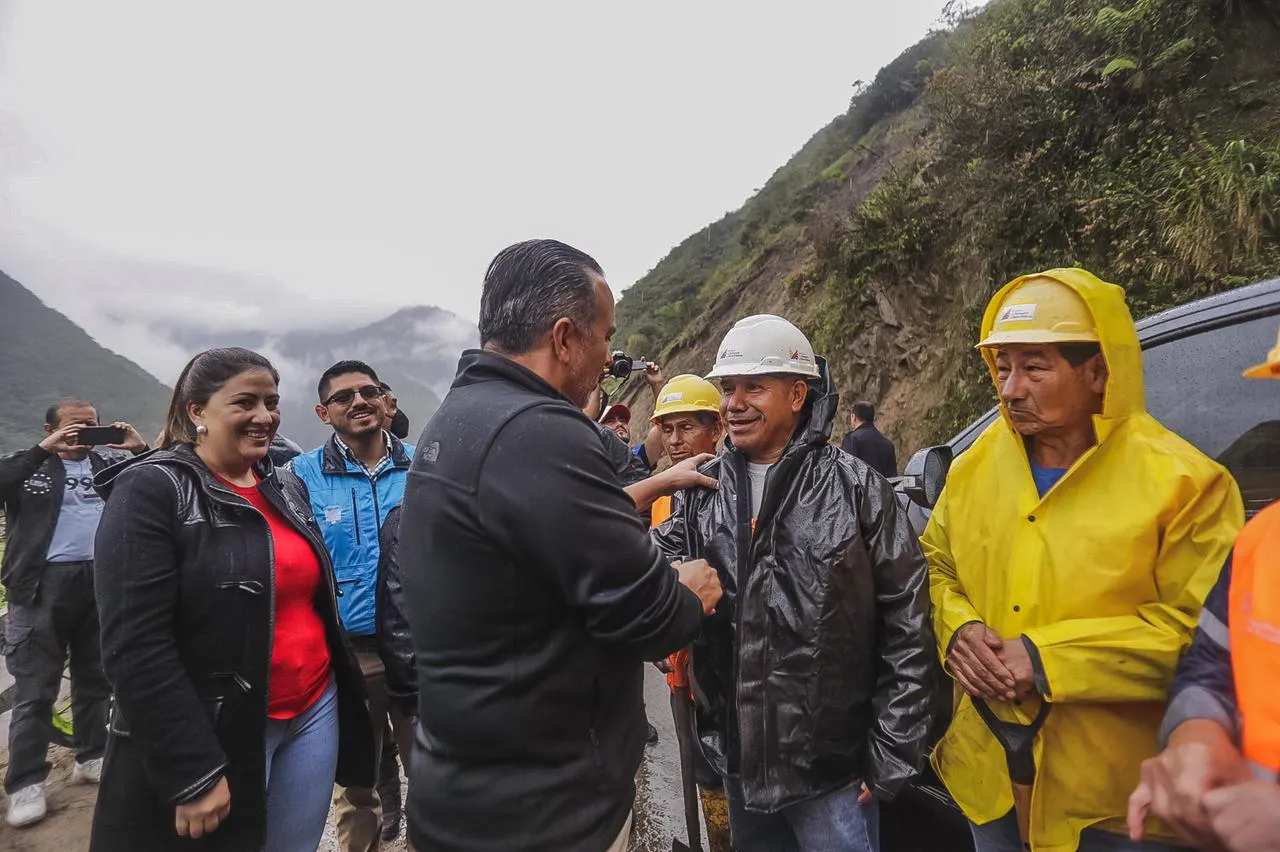 Ministro visitó los puntos críticos en la vía Baños – Puyo 