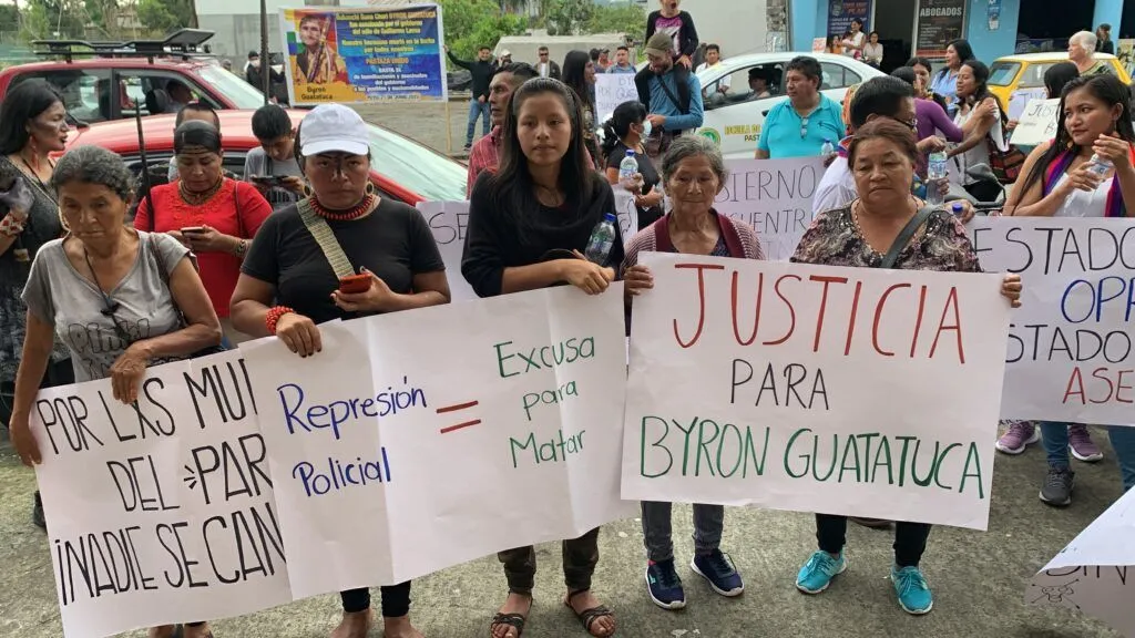 Marcha a favor Bayron Guatatuca
