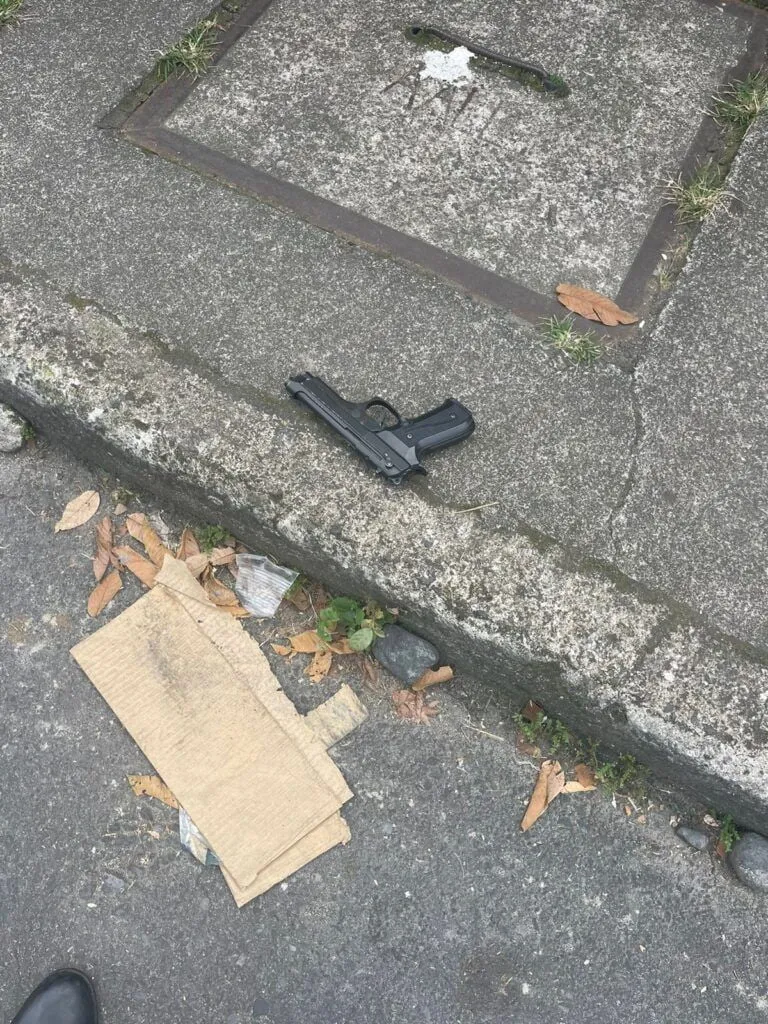Tres detenidos y una arma de fuego decomisados en Puyo