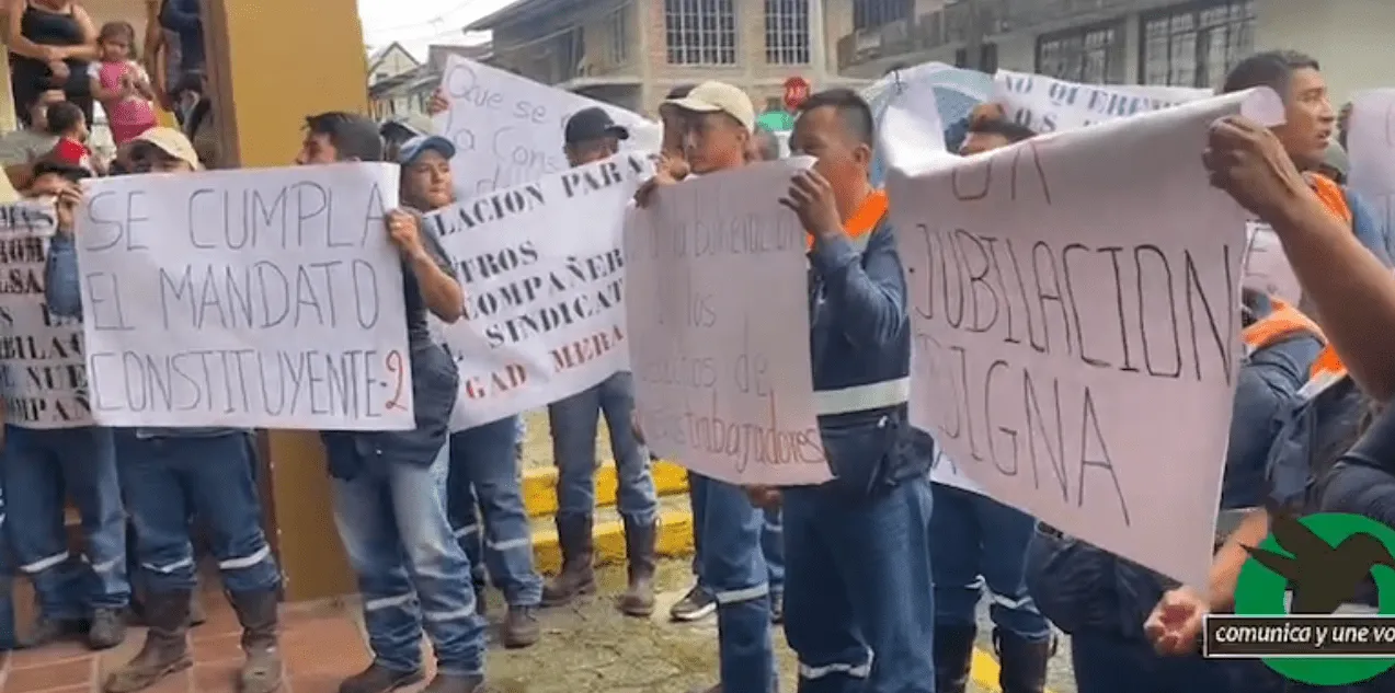 Trabajadores Municipales dicen que ya no le creen al Alcalde de Mera, tema jubilaciones