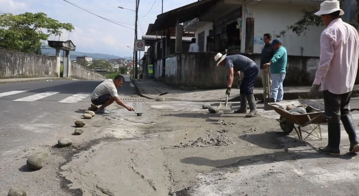 Moradores se cansaron de esperar que las autoridades Municipales en su barrio