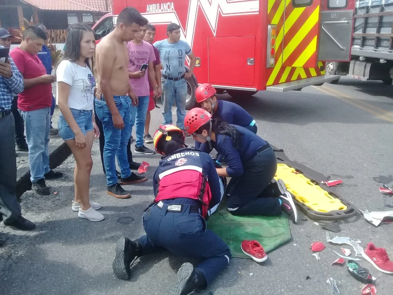 Accidente de moto y una camioneta deja dos heridos en la vía al Tena