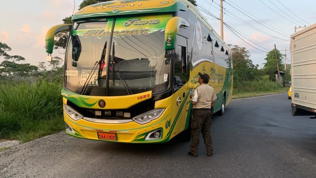 Policía socializa nuevas rutas con Alpayán y Reina Cumandá