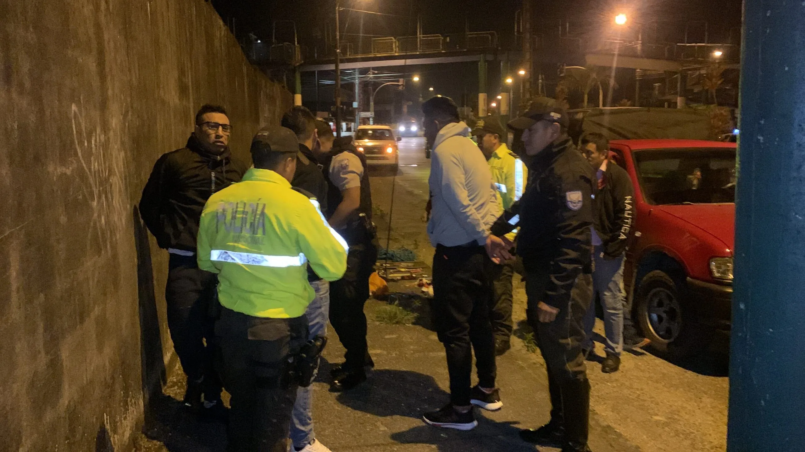 Detiene a 3 presuntos delincuentes por robo a local comercial de Puyo