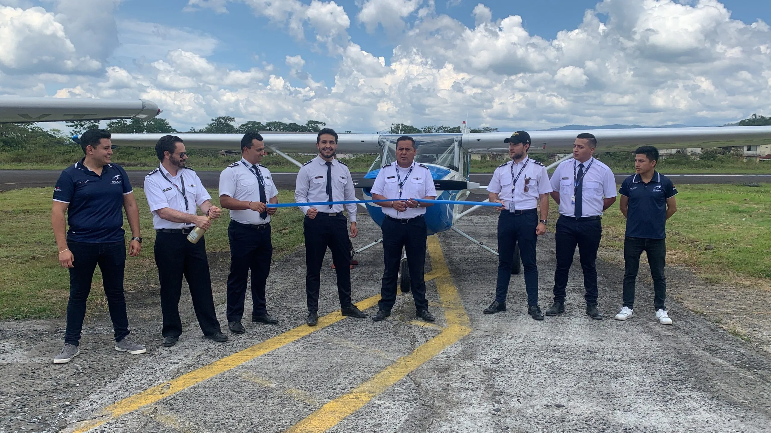 Reapertura de la Escuela de PILOTOS "AVIACIONESAV" en Shell