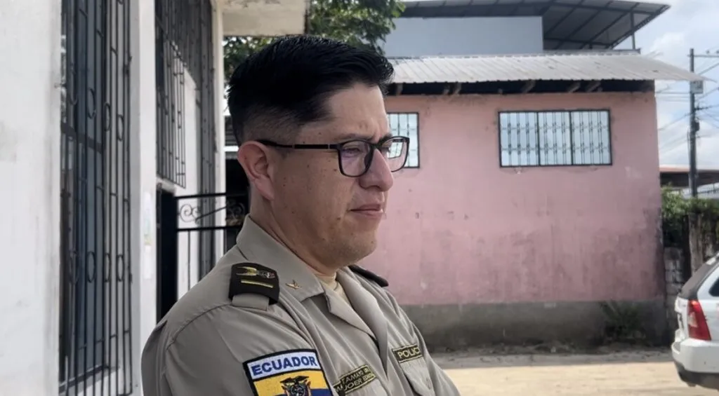 Policía en relación con la persona que se encontró en la vía a Palora