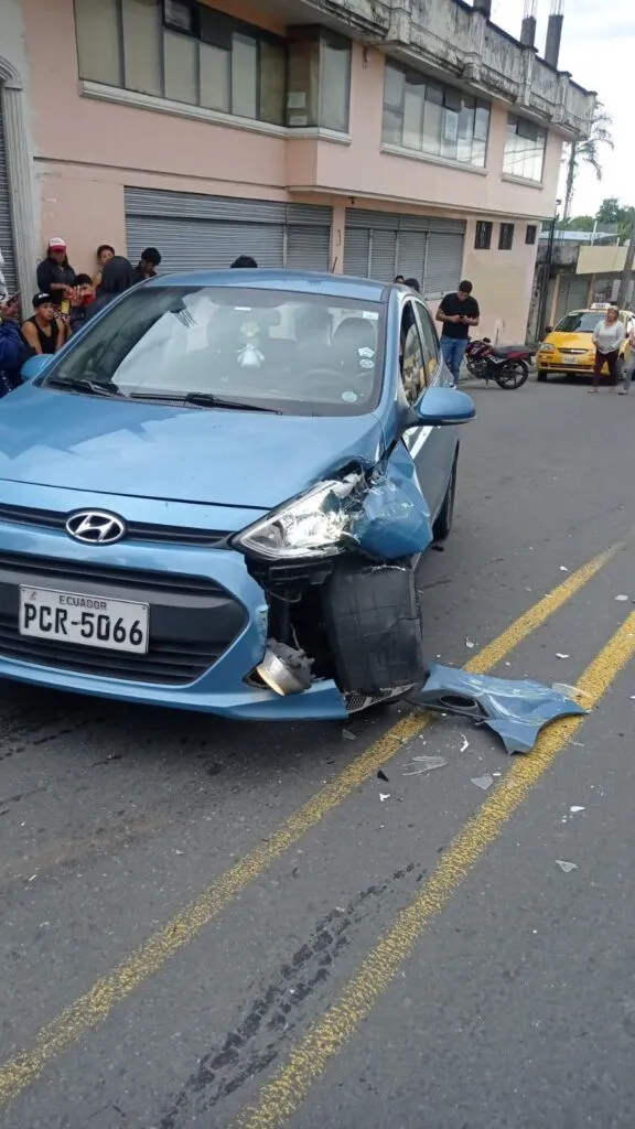Accidente de tránsito deja un herido y dos detenidos en Puyo