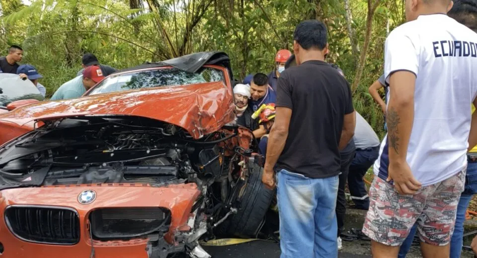 Fuerte accidente de tránsito en la vía a Tarqui Madre Tierra deja un herido