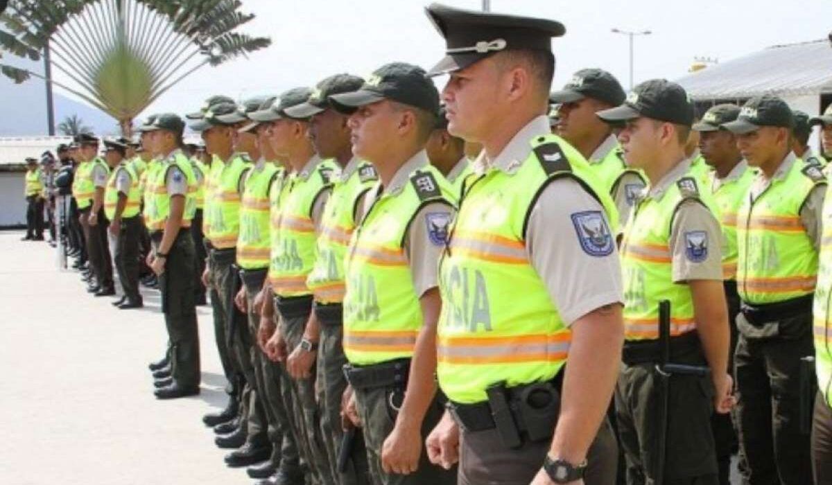 Código QR portarán Policías ecuatorianos para ser identificados Eco