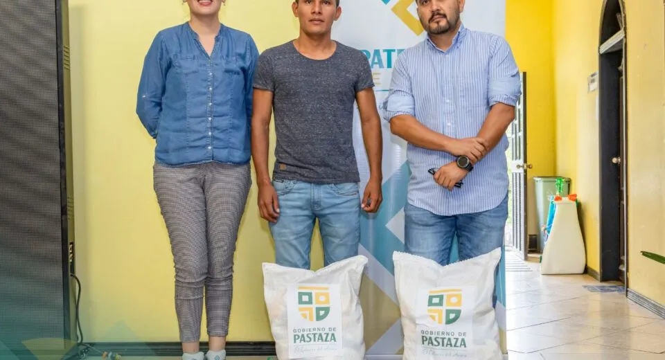 Entrega de quintales de sal a la comunidad Tekerika