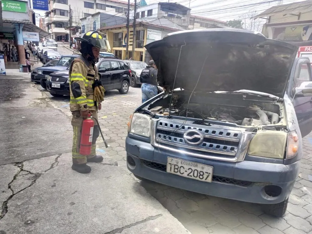 Incendio vehicular en Puyo