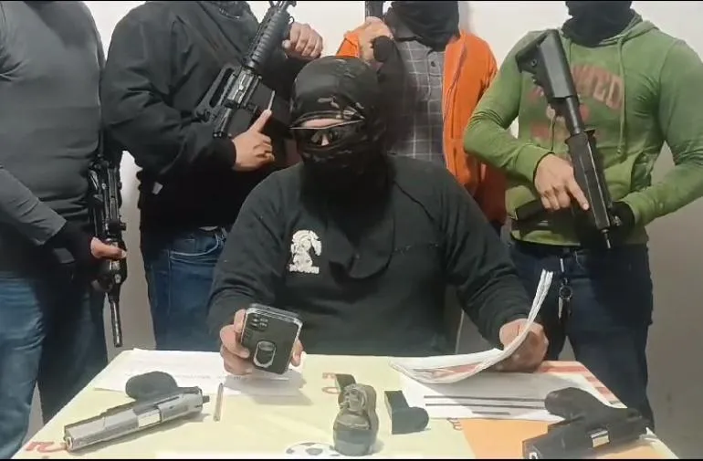¡ATENCIÓN! Banda criminal amenaza a policías por 'patearse' droga