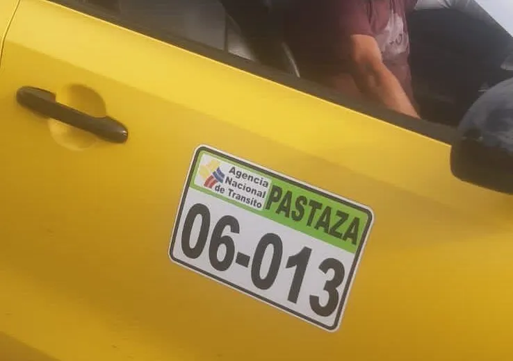 Taxista de Puyo devolvió compras olvidadas en su unidad