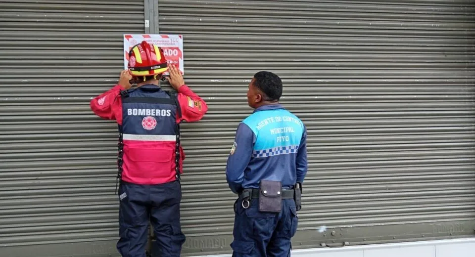 Bomberos clausuran locales en Puyo