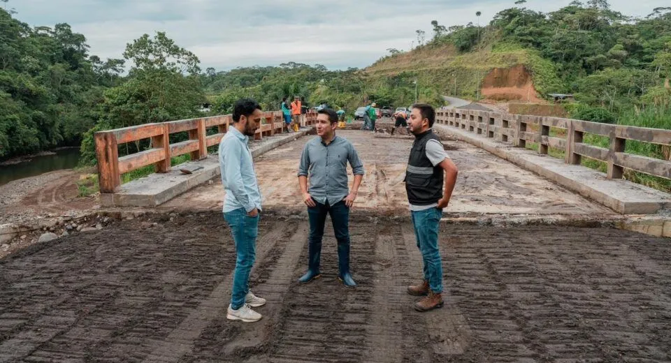 ¡Trabajamos con ánimo en varios frentes viales en Pastaza!