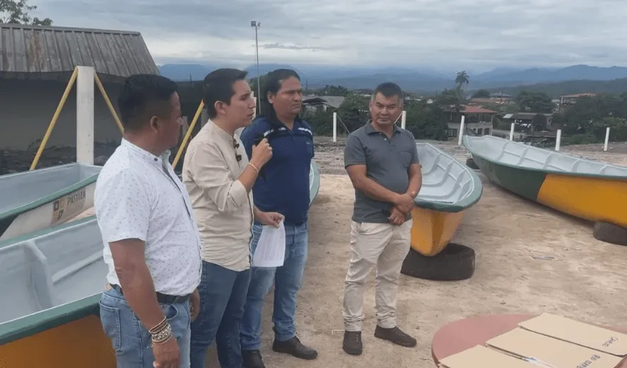 Prefectura de Pastaza entrega de 43 canoas