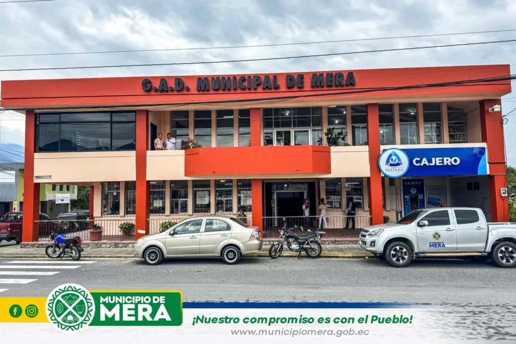 Mejoramos la edificación del Palacio Municipal de Mera