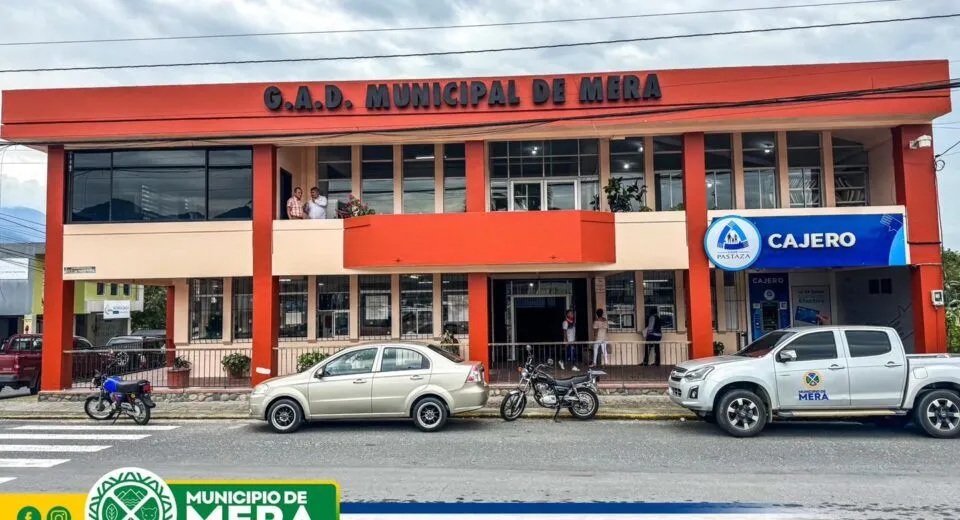 Mejoramos la edificación del Palacio Municipal de Mera