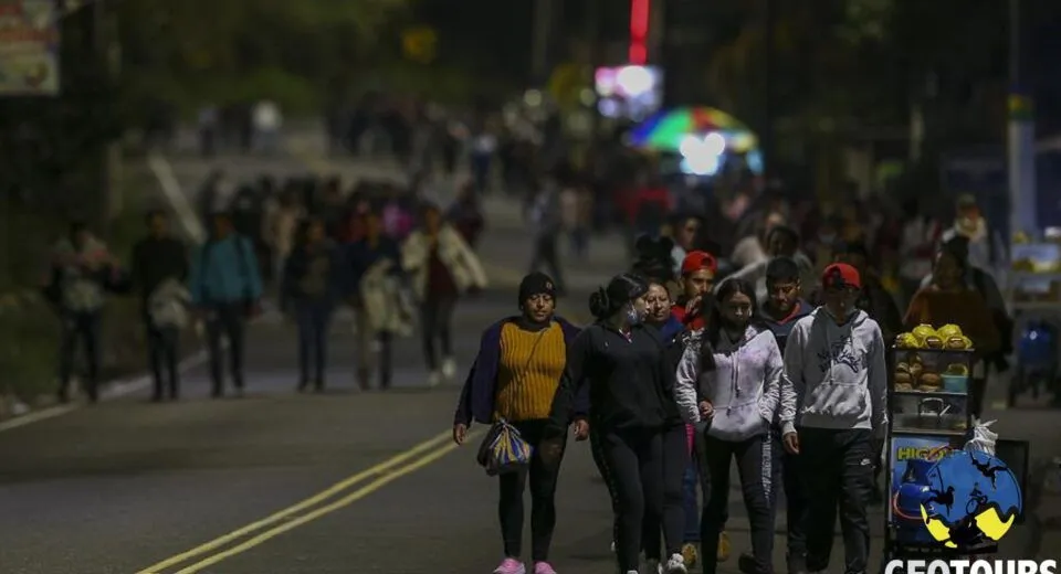 Cierre de la vía ambato - puyo por la caminata de la fe 🚨.