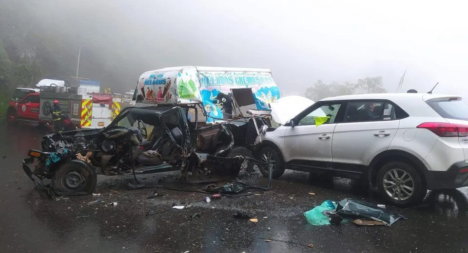Fuerte accidente en la vía Puyo Baños