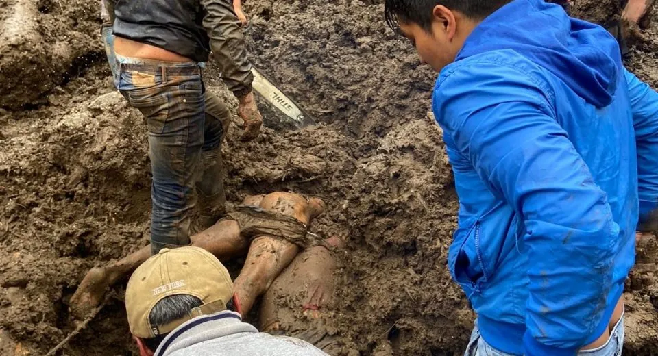 6 personas fallecidas y 30 desaparecidos en Río Verde tras Aluvión