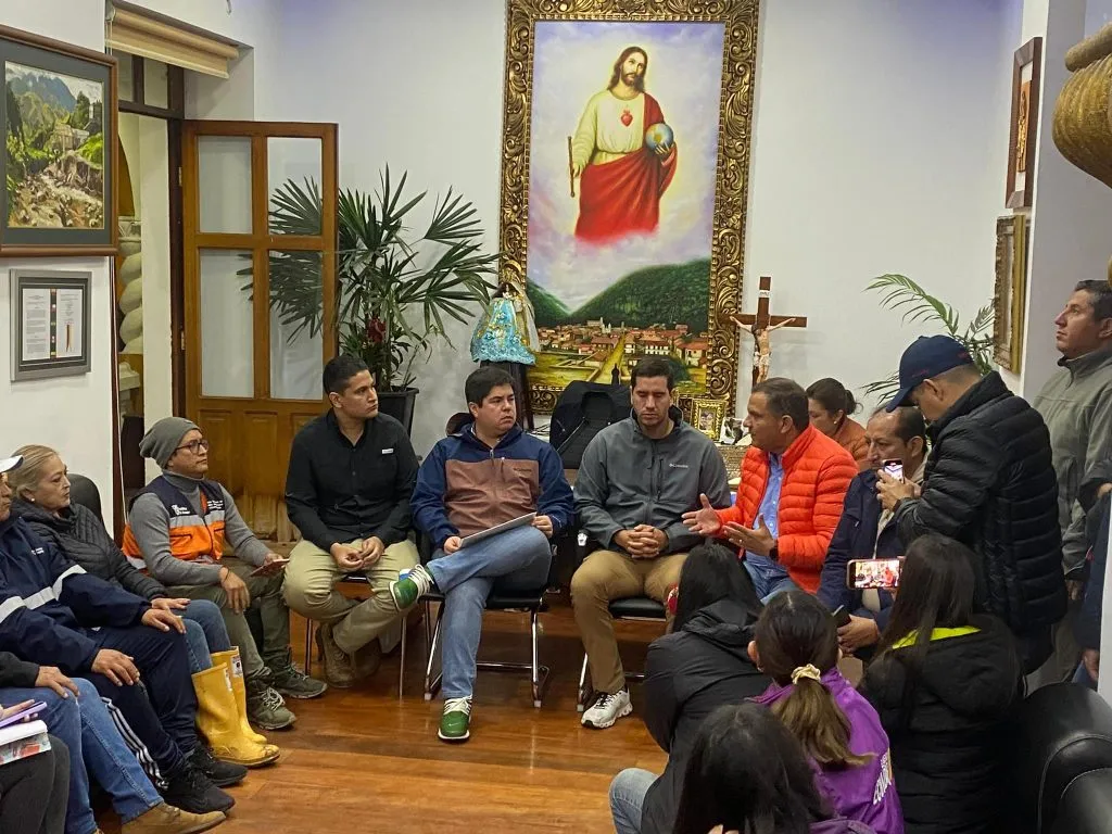 Tragedia en Baños de Agua Santa: Derrumbes Causan Caos y Muerte en el Día del Padre