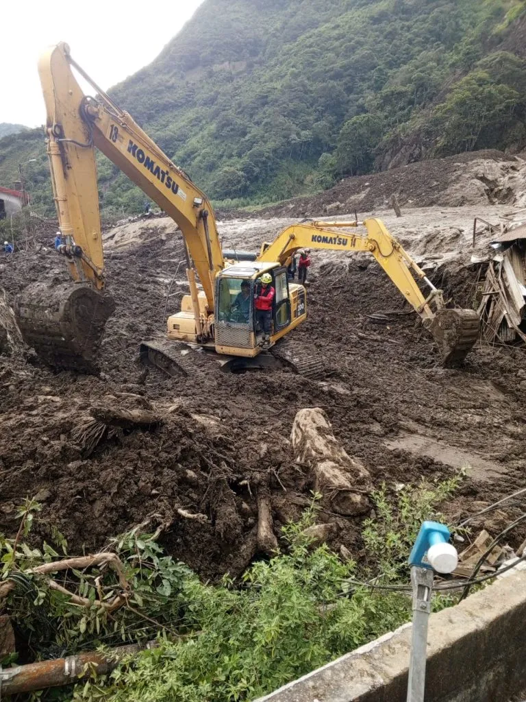 120 m. de largo, 50 de ancho y 5 a 7 m. de profundidad de lodo en Río Verde