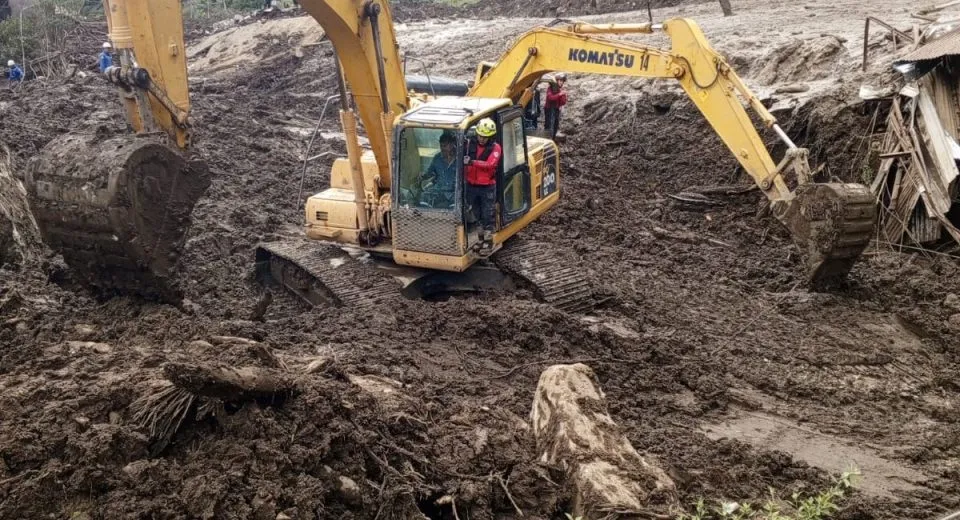 120 m. de largo, 50 de ancho y 5 a 7 m. de profundidad de lodo en Río Verde