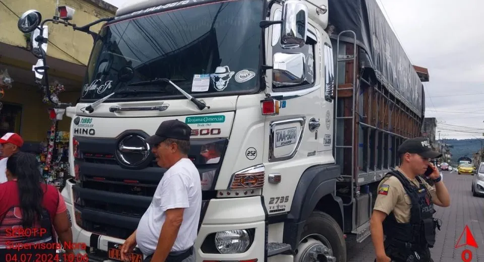 Sansión para camión mal estacionado en zona tarifada del centro de Puyo